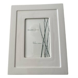 (NWB) Belleek Living Beautiful 6 x 4 Stepped Frame Offwhite